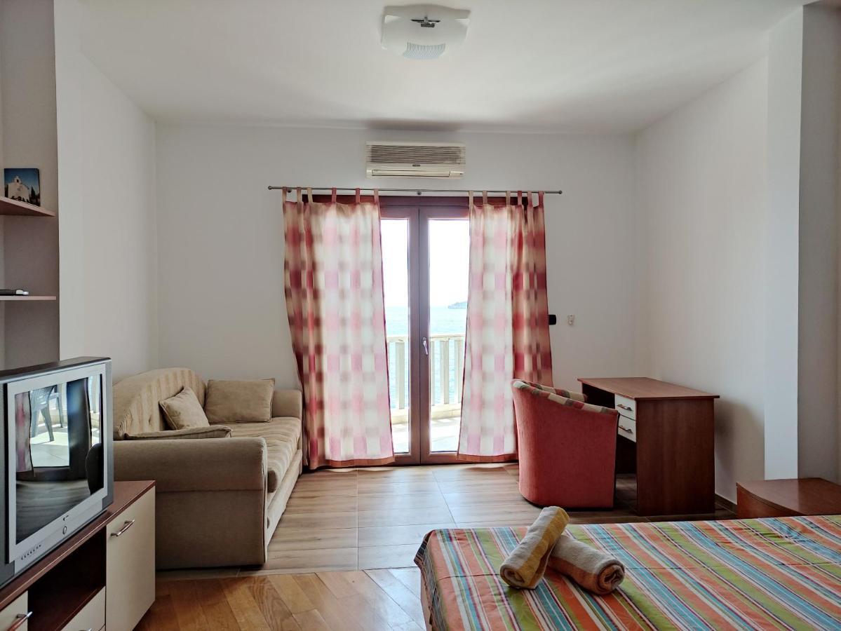 Apartments Altea Rafailovici Exterior photo